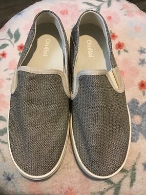 OluKai Men's Slip-On Loafers in Heather Gray with Cream Trim